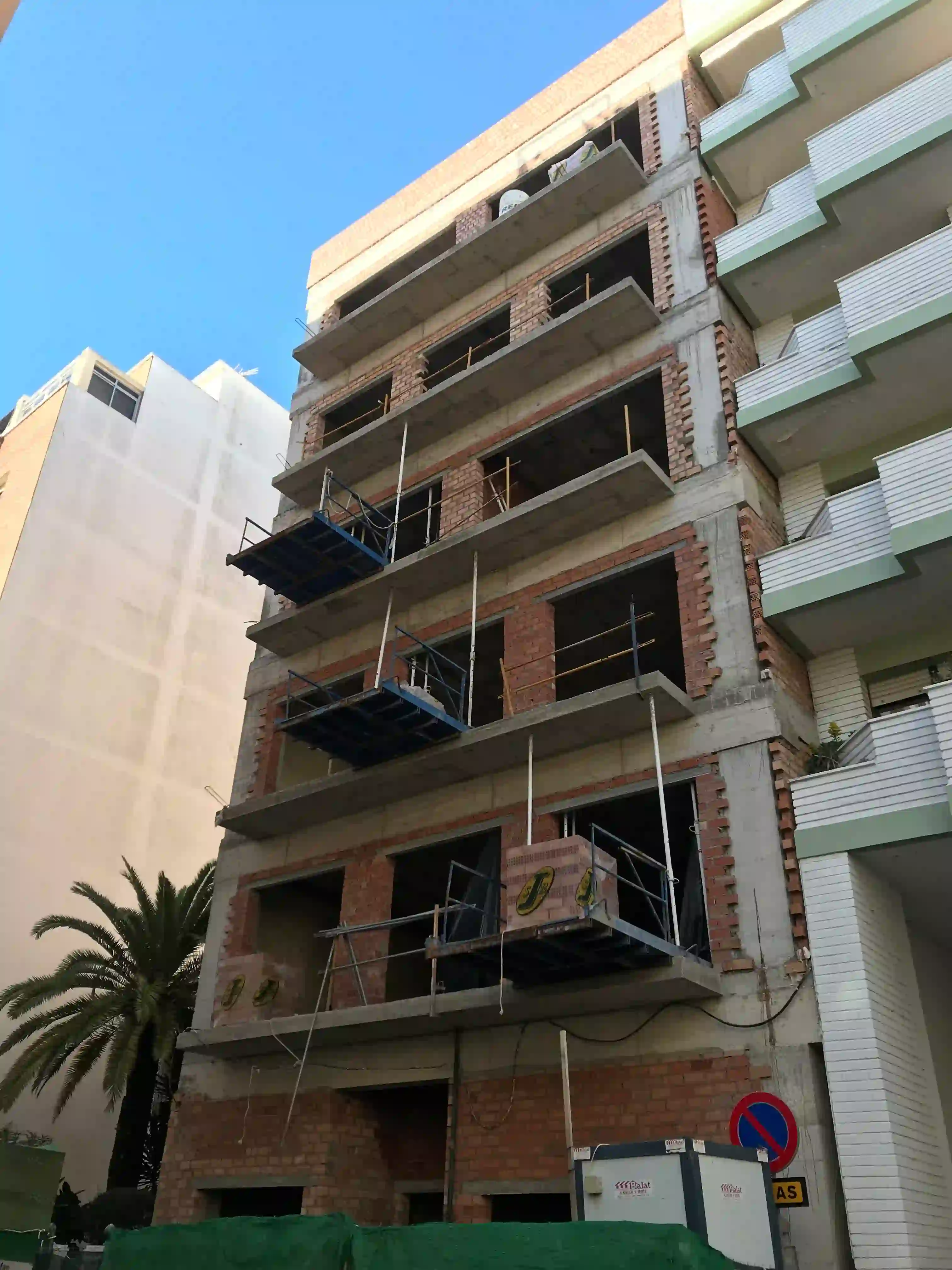 Fachada principal de la Casa Torre en el centro de Cádiz