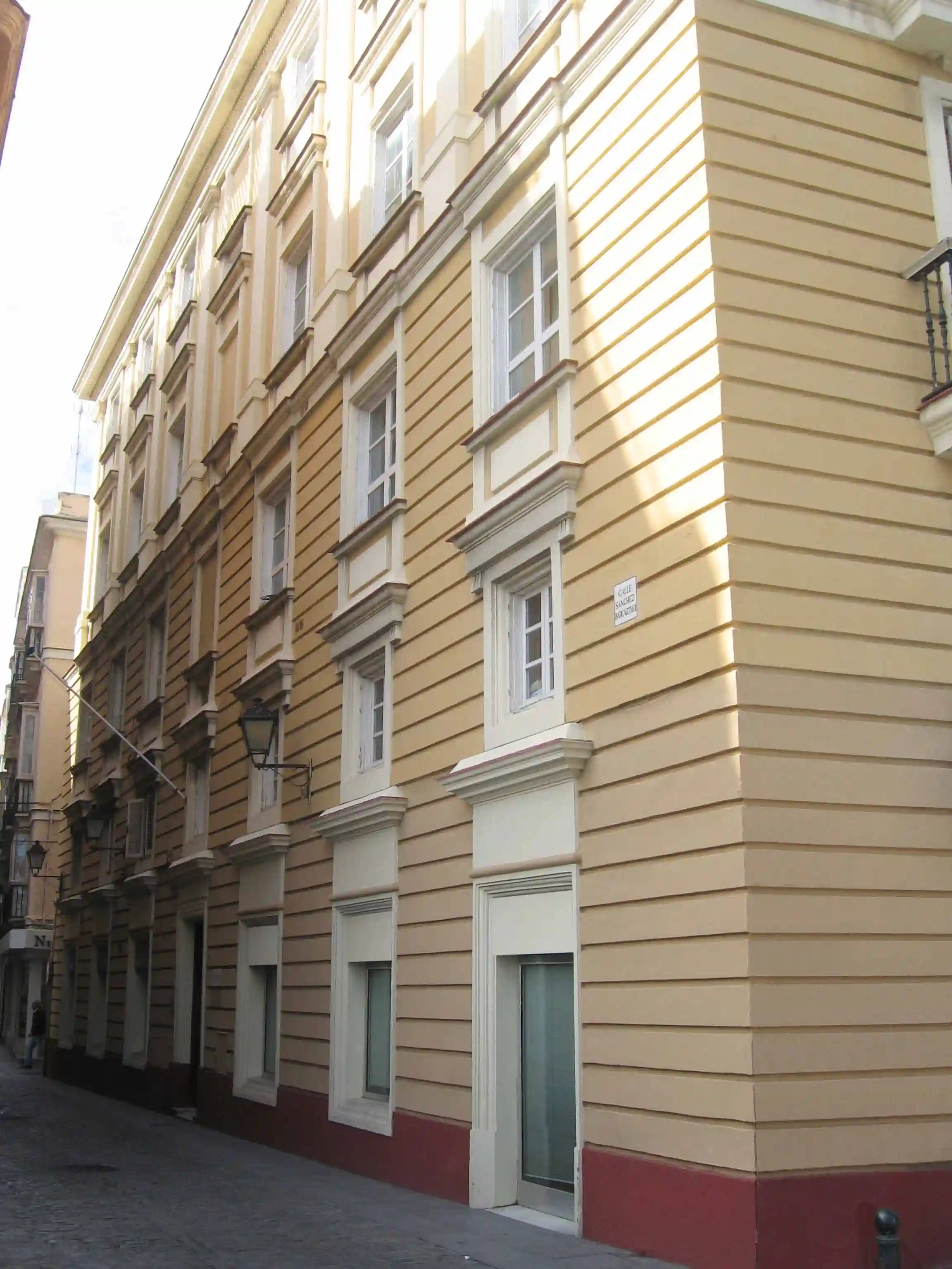 Fachada principal de la Casa Villa de Parada en Cádiz